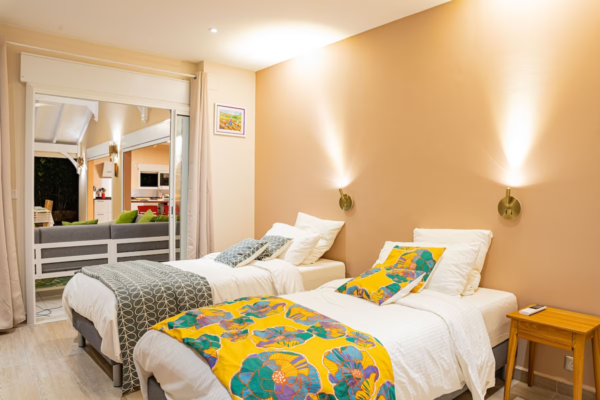 Chambre double avec lits simples séparés - Hébergement Les Villas d'Angèle